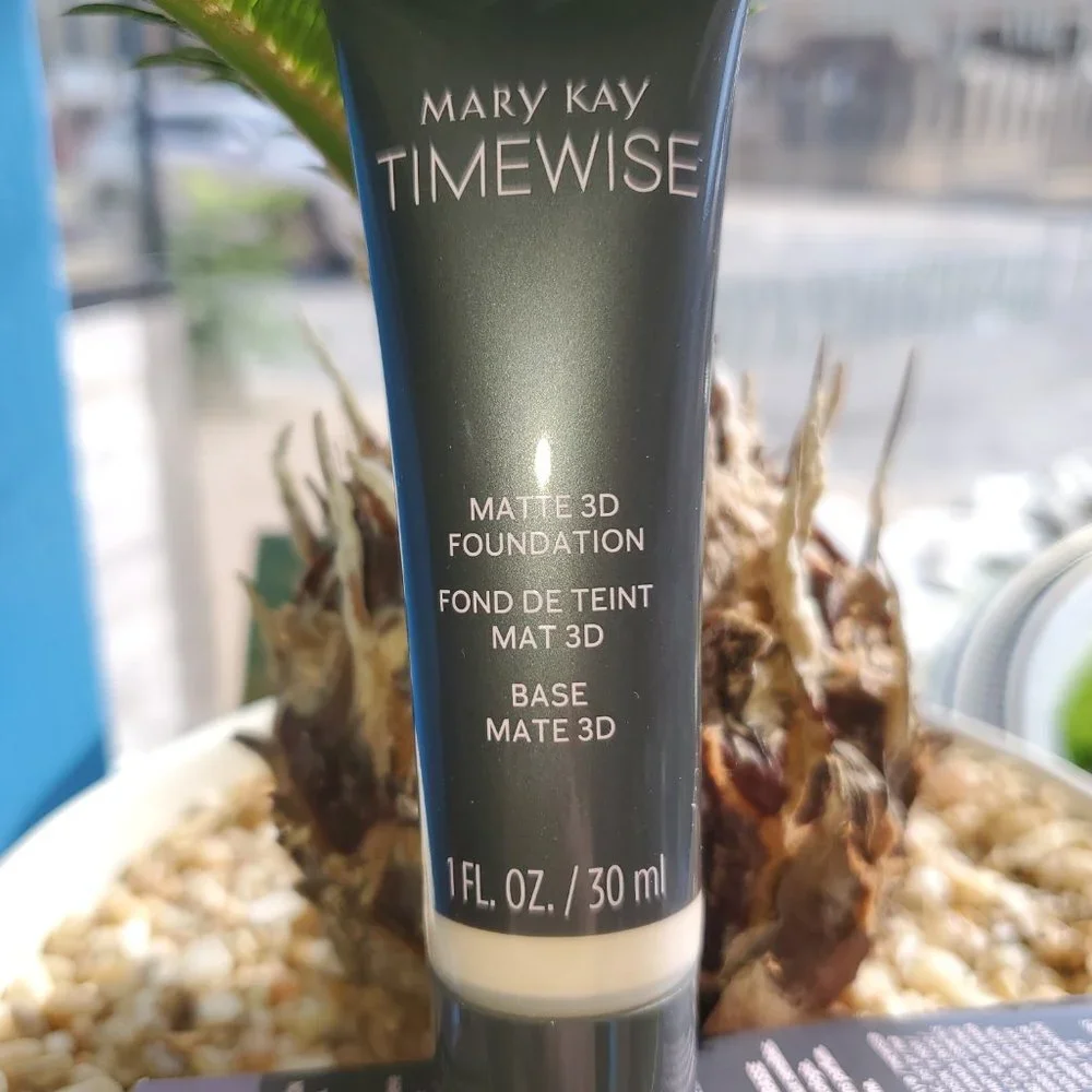 Ivory C 100 Matte 3D Foundation - Combo to Oily Skin - Timewise Mary Kay